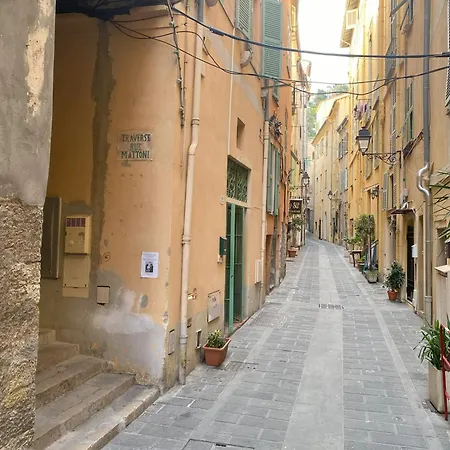 Refurbished In The Old Town, Steps From The Lägenhet Menton