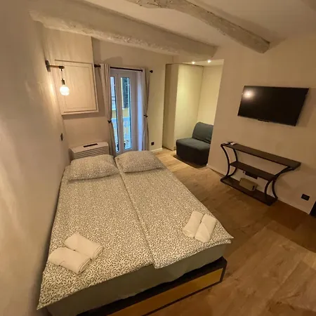 Lägenhet Refurbished In The Old Town, Steps From The *