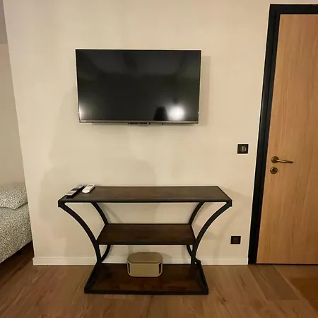 Refurbished In The Old Town, Steps From The