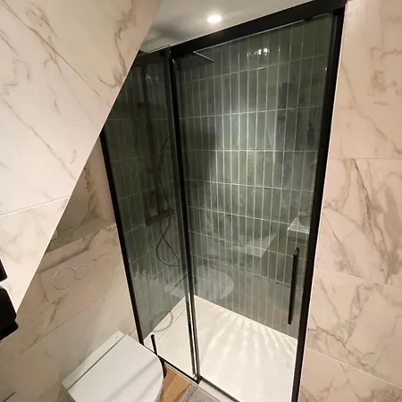 Refurbished In The Old Town, Steps From The Menton