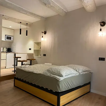 Refurbished In The Old Town, Steps From The *