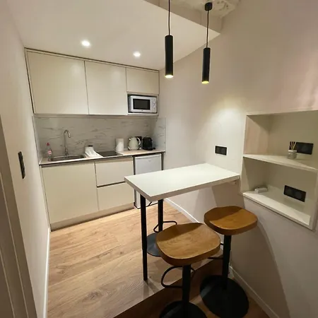 Refurbished In The Old Town, Steps From The Appartement *