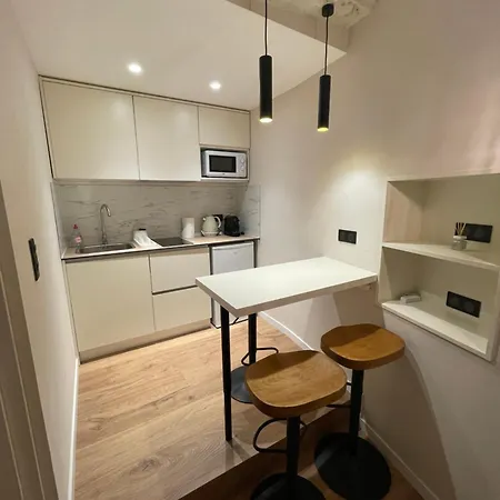Refurbished In The Old Town, Steps From The Appartement *