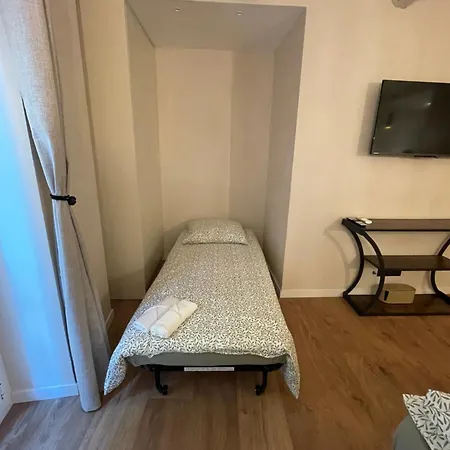 Refurbished In The Old Town, Steps From The Appartement Menton