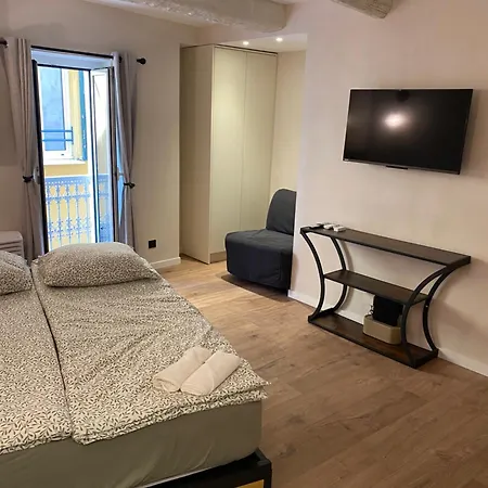 Apartment Refurbished In The Old Town, Steps From The *