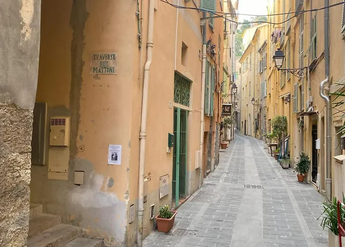 Refurbished In The Old Town, Steps From The Apartment Menton