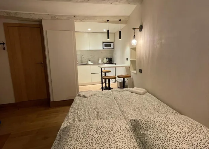 Apartman Refurbished In The Old Town, Steps From The *