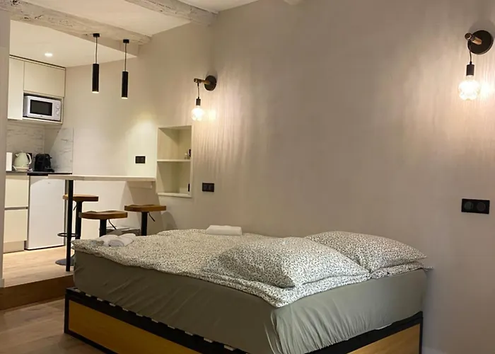 Refurbished In The Old Town, Steps From The *