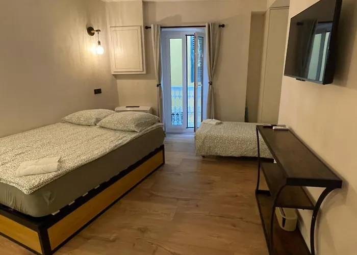 Refurbished In The Old Town, Steps From The * Menton