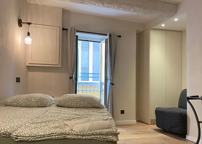 Refurbished In The Old Town, Steps From The Apartman Menton