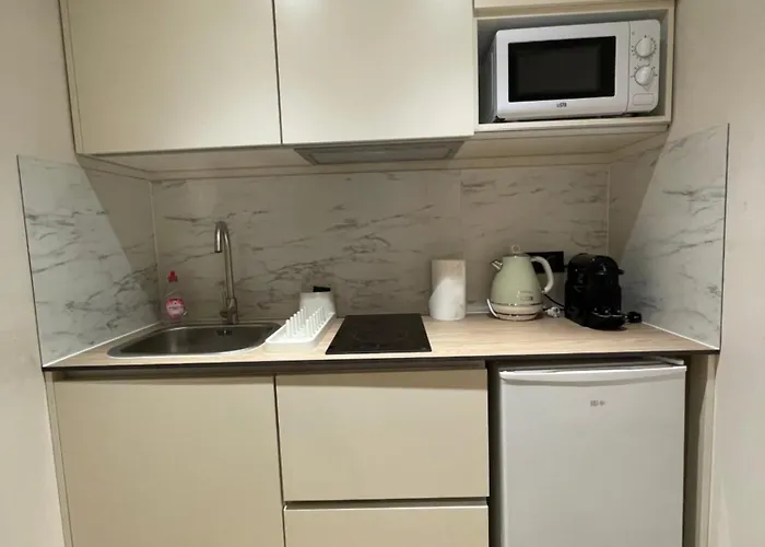 Refurbished In The Old Town, Steps From The Apartment *