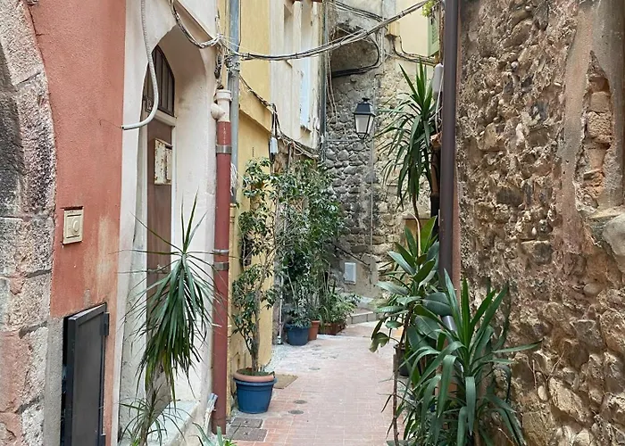 Apartman Refurbished In The Old Town, Steps From The