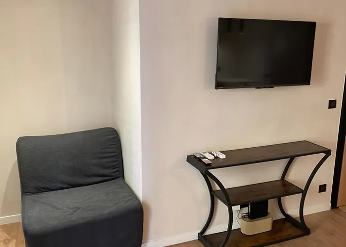 Refurbished In The Old Town, Steps From The Apartment