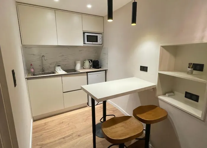 Refurbished In The Old Town, Steps From The Apartment *