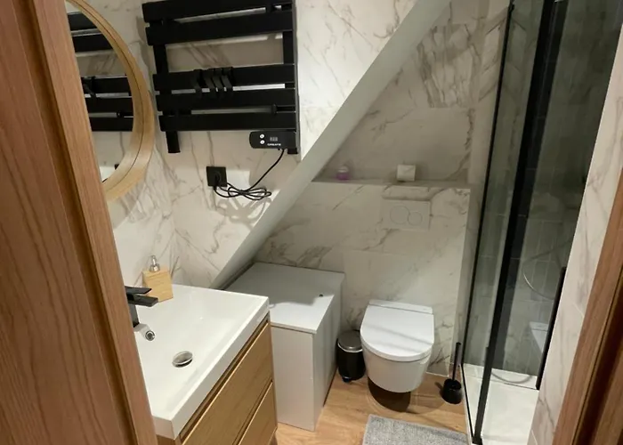 Refurbished In The Old Town, Steps From The Menton