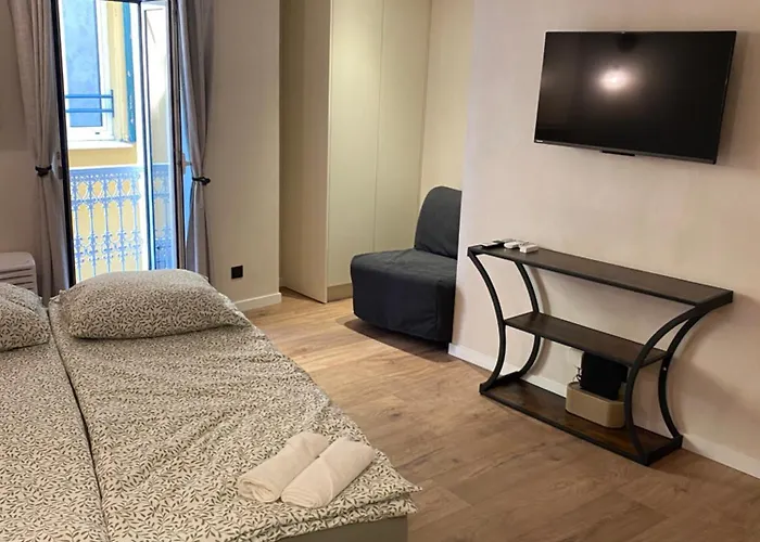 Apartman Refurbished In The Old Town, Steps From The *